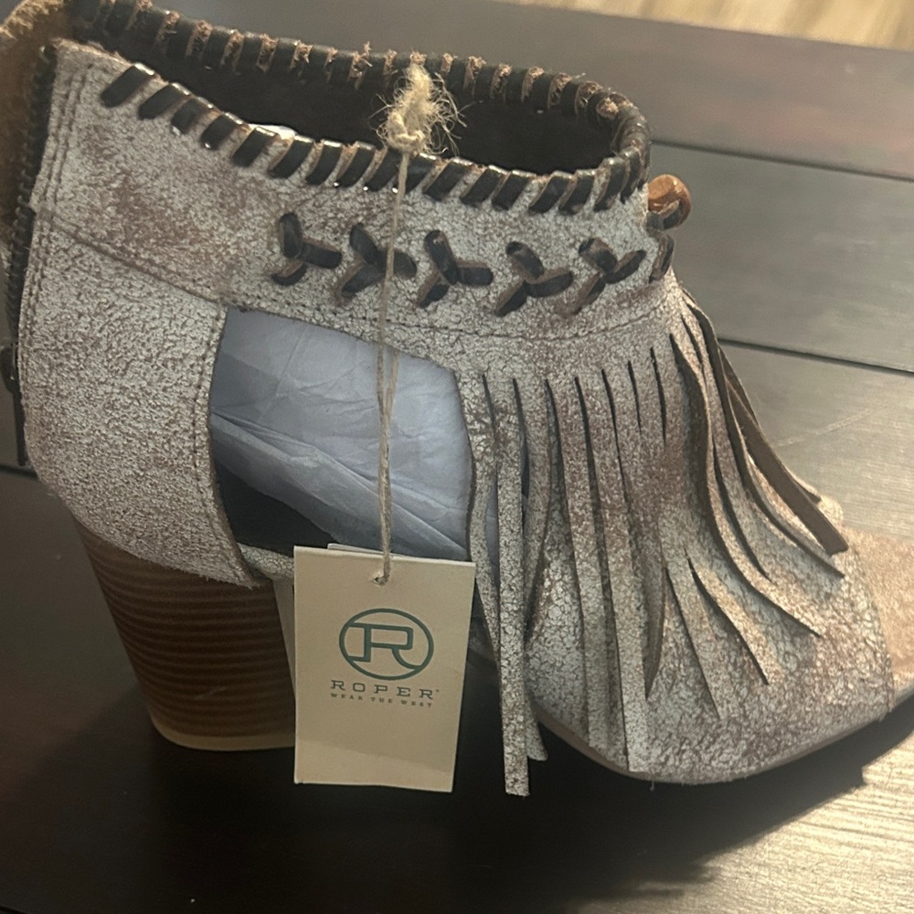 Roper Women's Fringe Heeled Boots - Cream and Brown